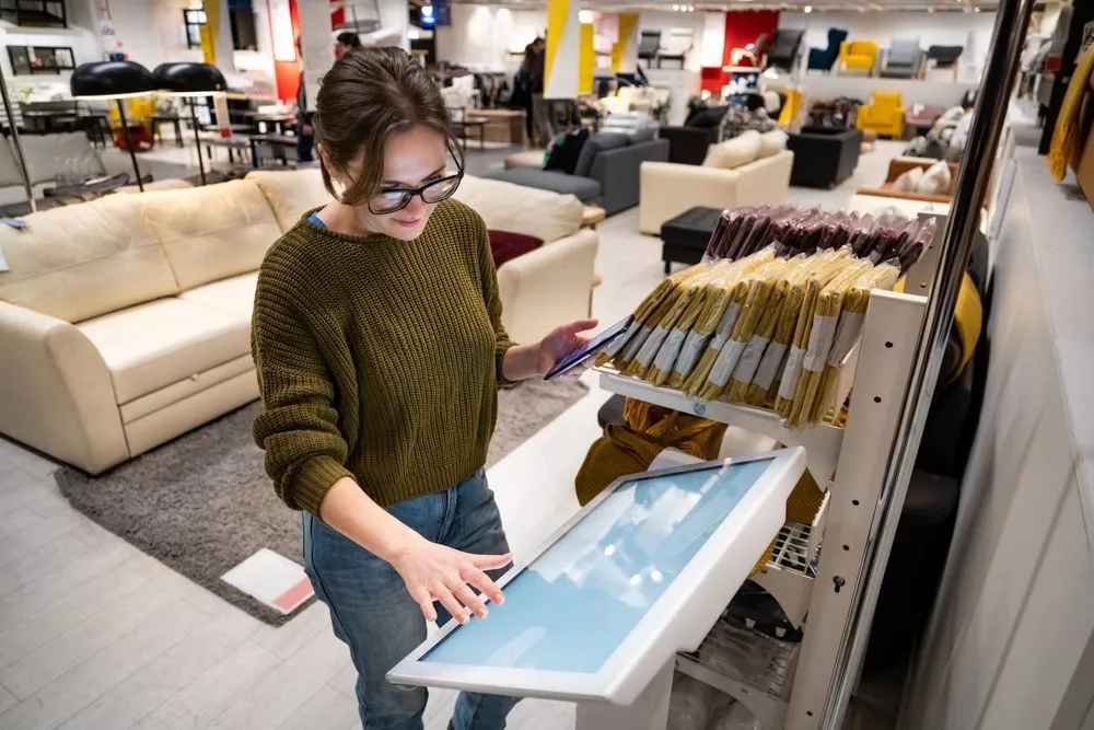 customer interaction in retail displays